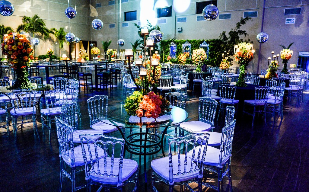 Cópia de mesa de vidro com cadeira de acrílico 1